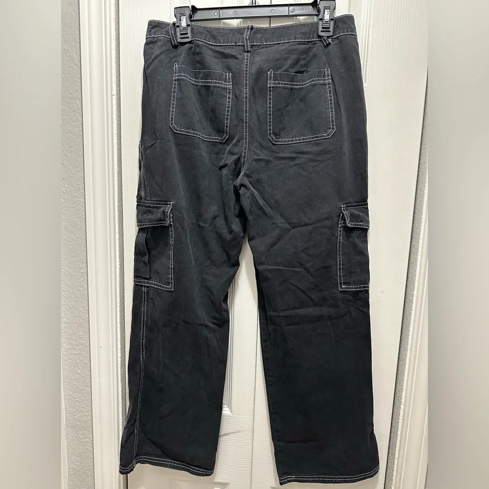 Men's‎ Dark Cargo Pants with Contrast Stitching